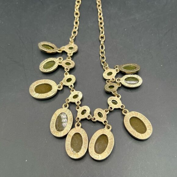 Dangling Statement Bib Necklace Facet Green Rhinestones On A Gold Tone Chain - Picture 6 of 6